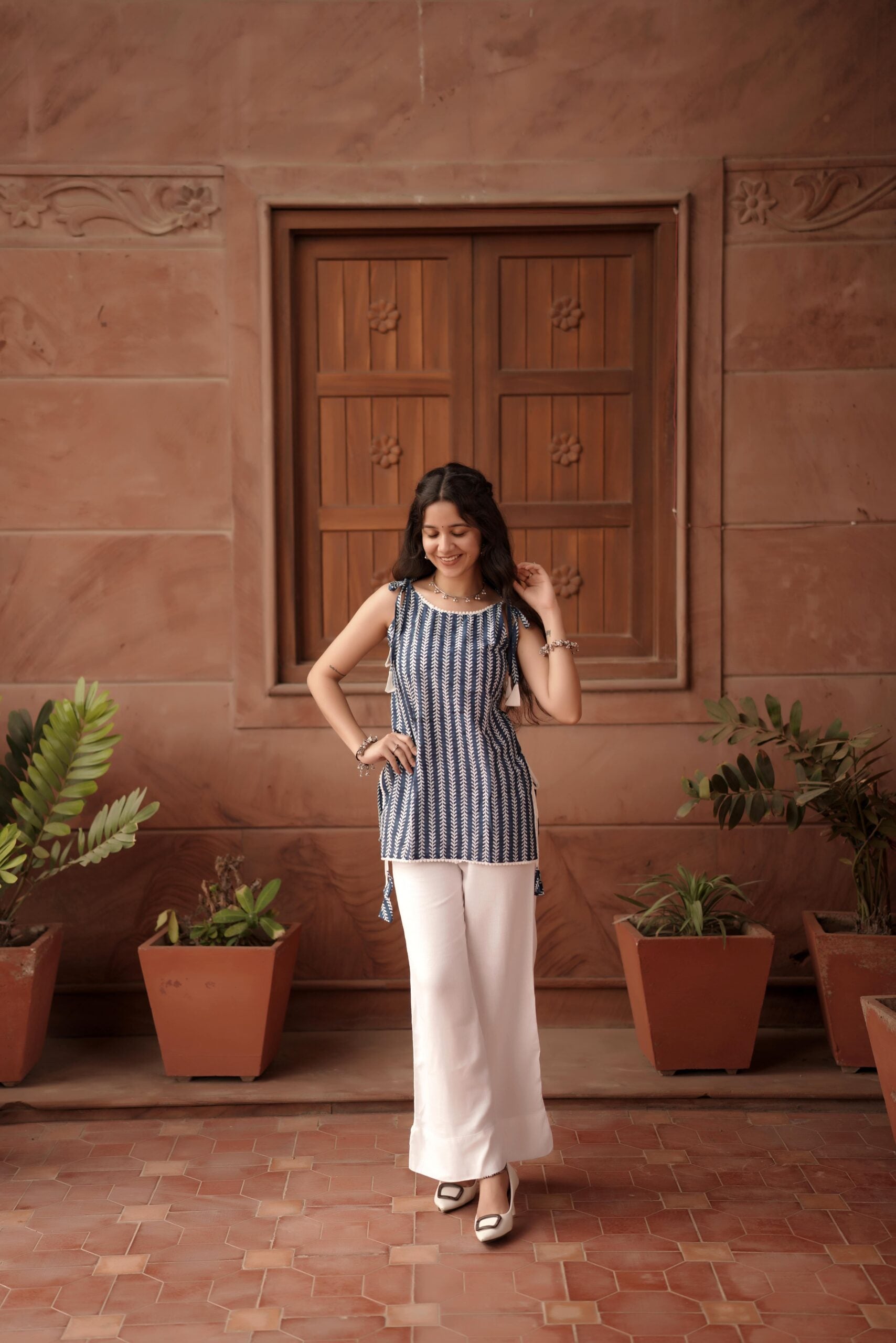 Neel Tie up Sleeveless Kurti