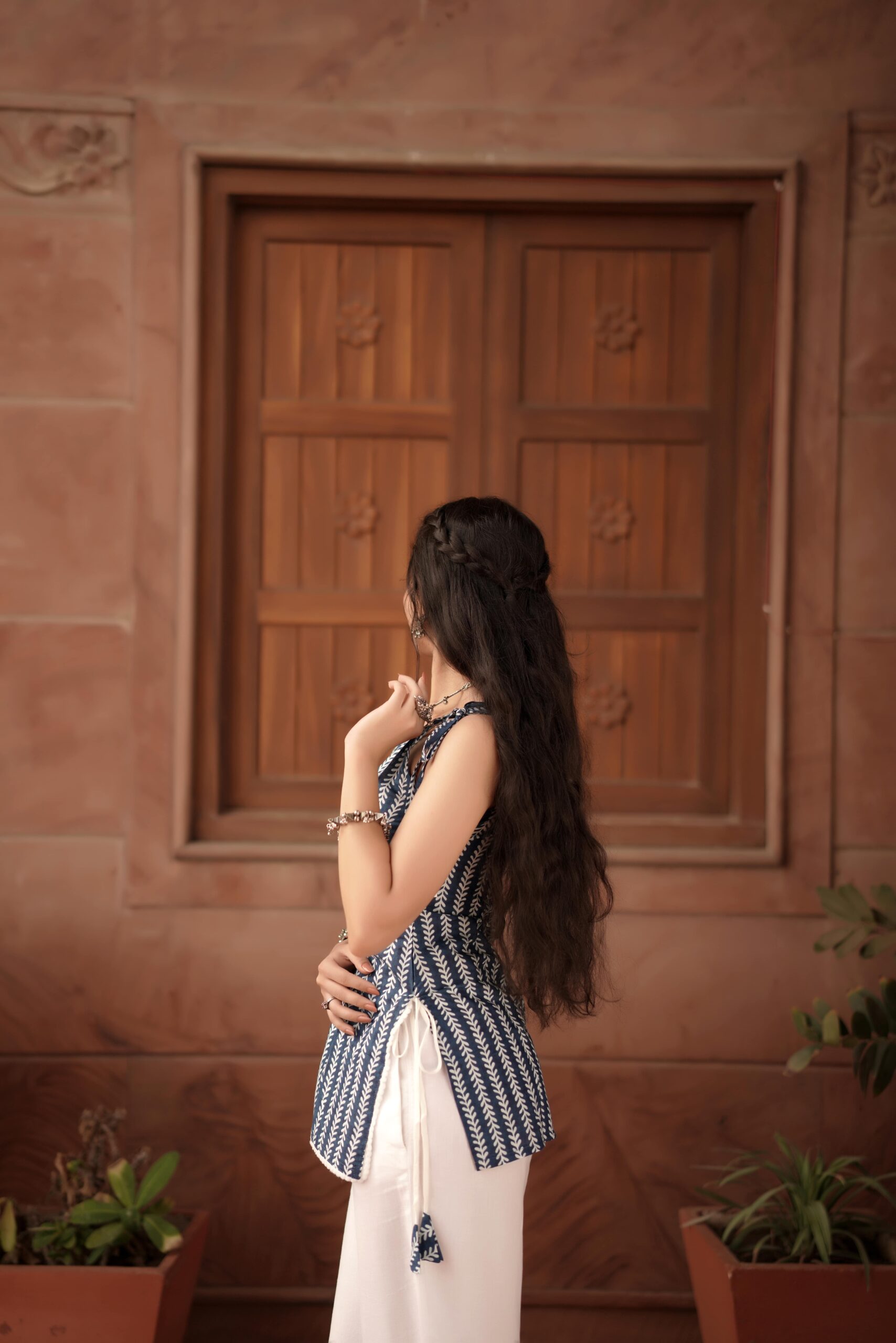 Neel Tie up Sleeveless Kurti