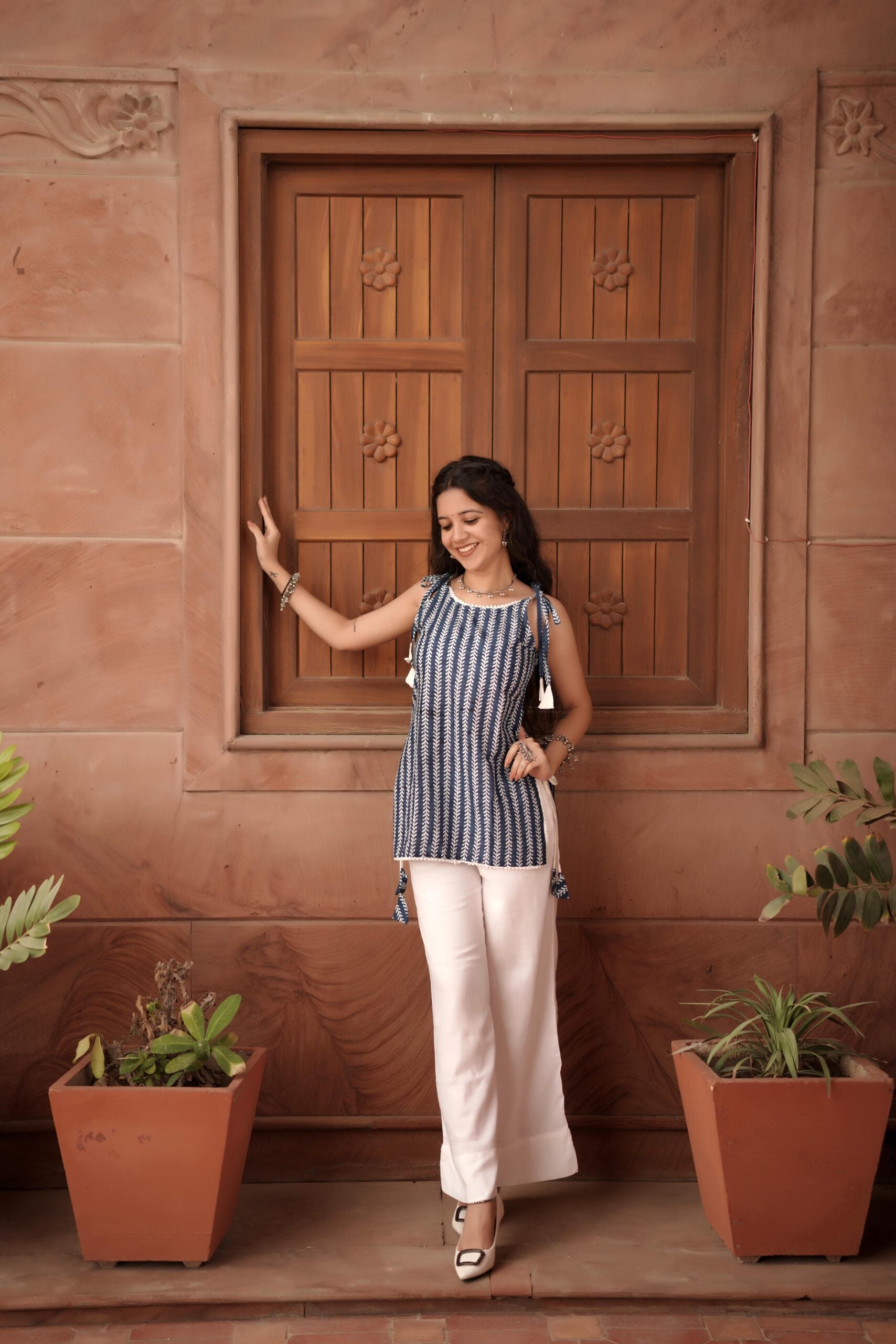 Neel Tie up Sleeveless Kurti