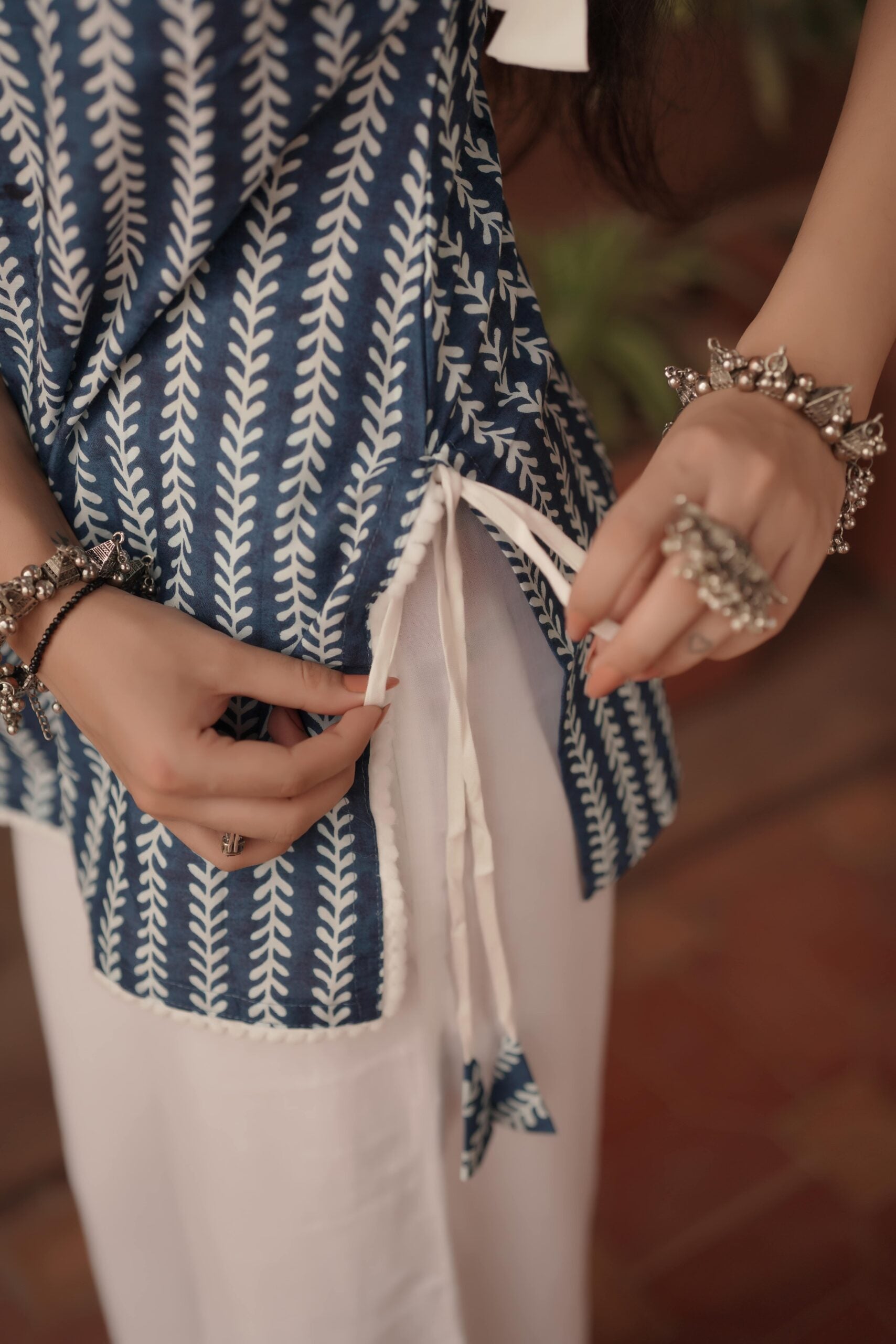 Neel Tie up Sleeveless Kurti