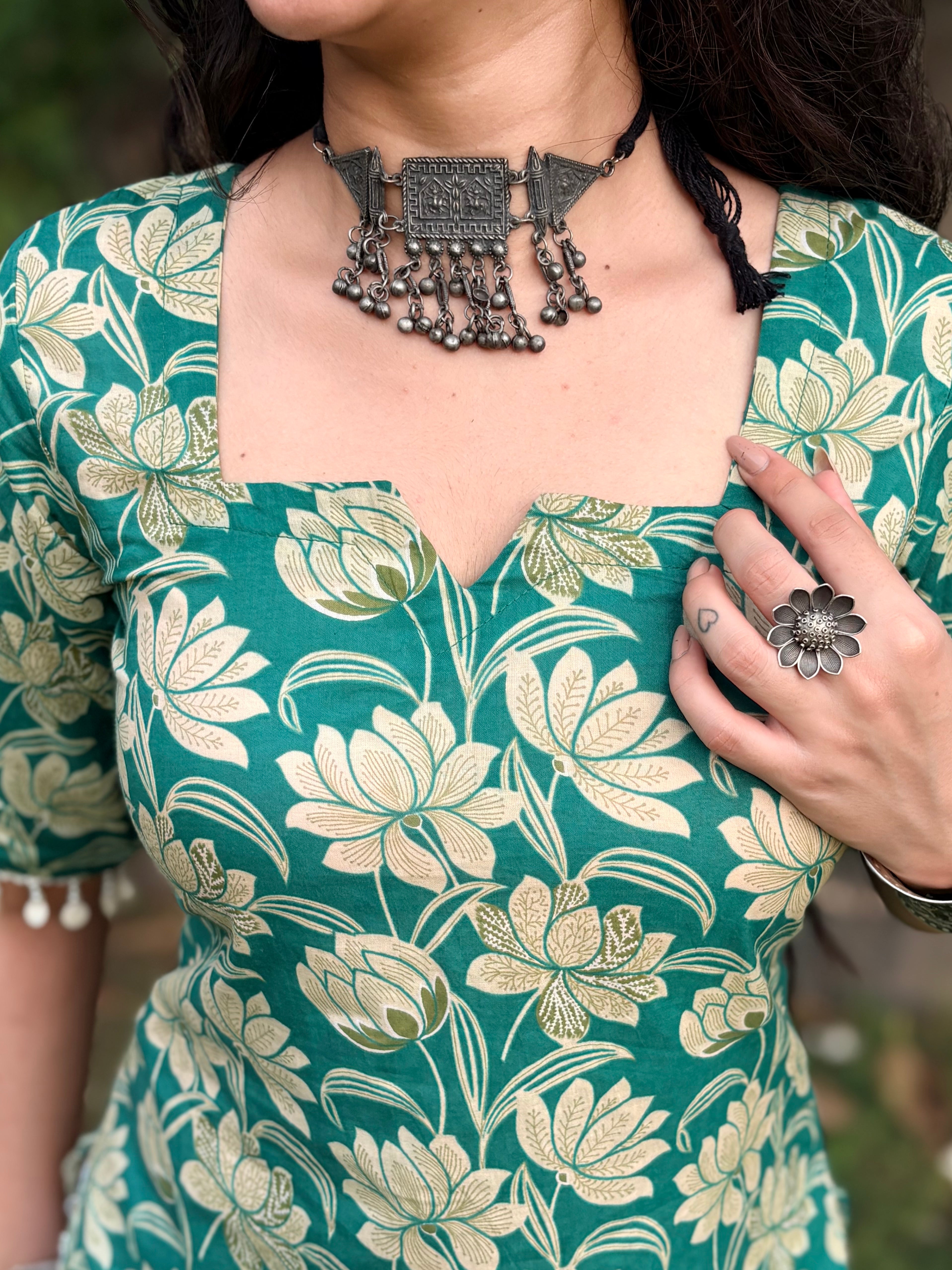 Saavi round hem back bow kurti