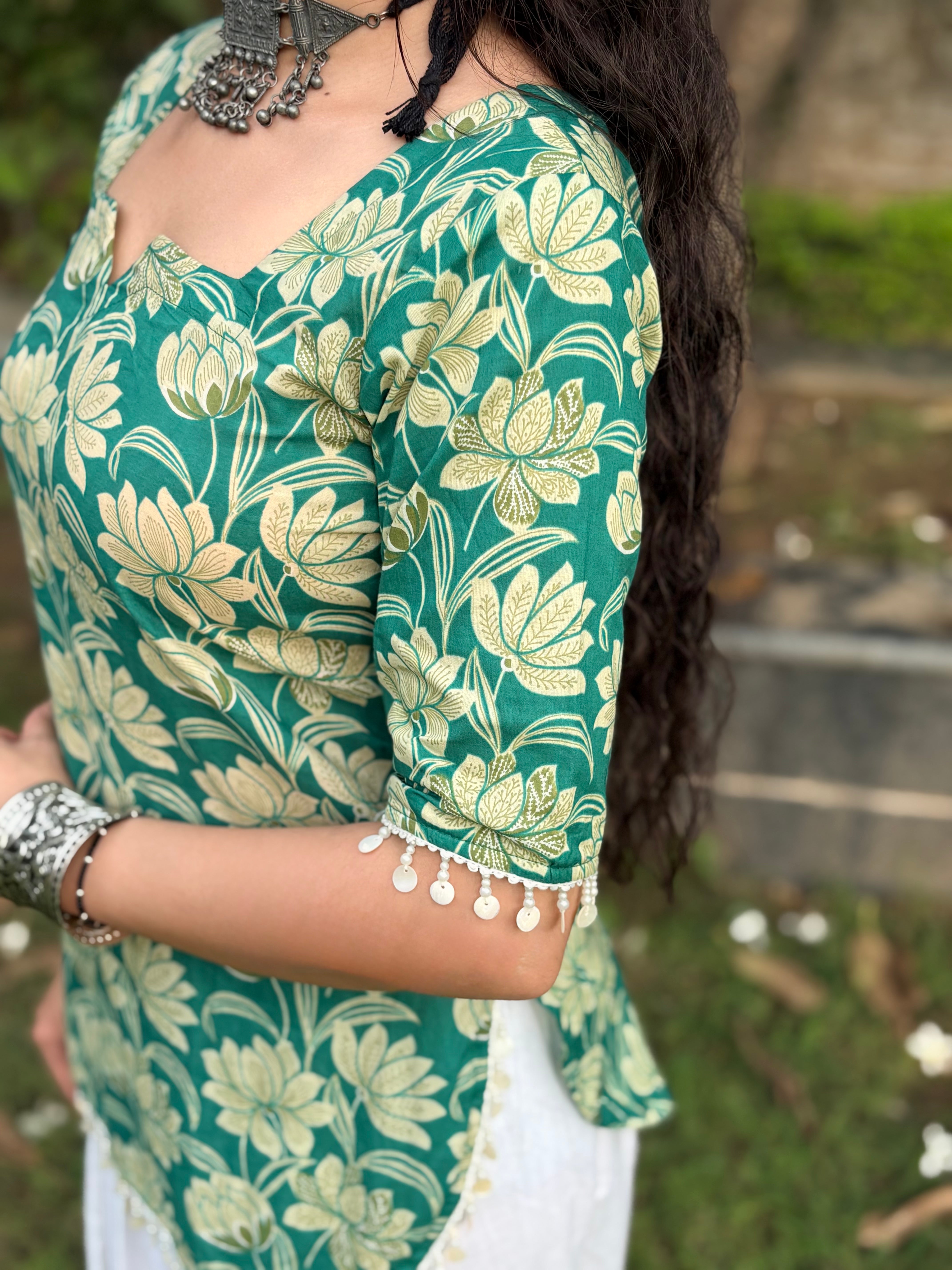 Saavi round hem back bow kurti
