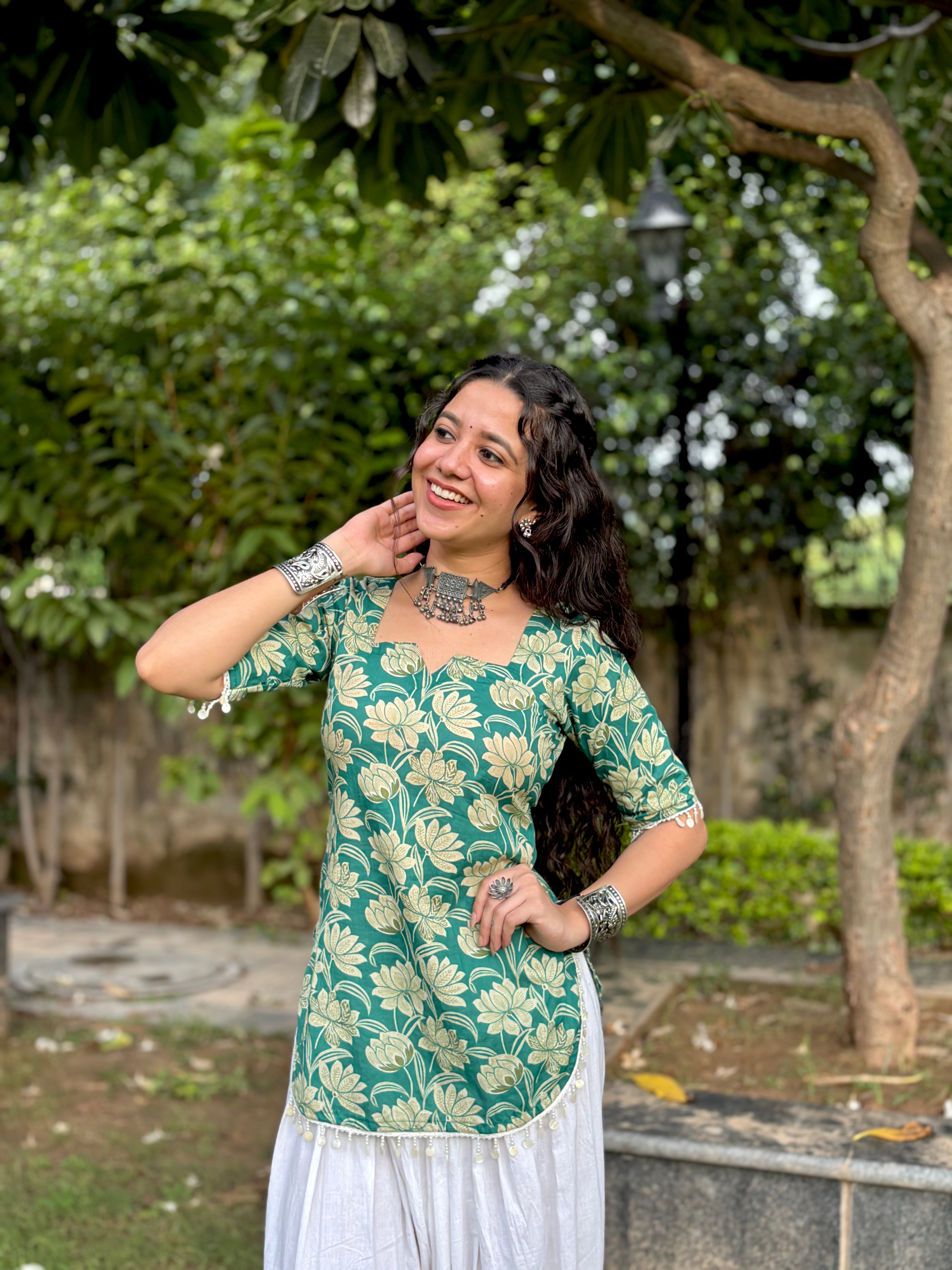 Saavi round hem back bow kurti