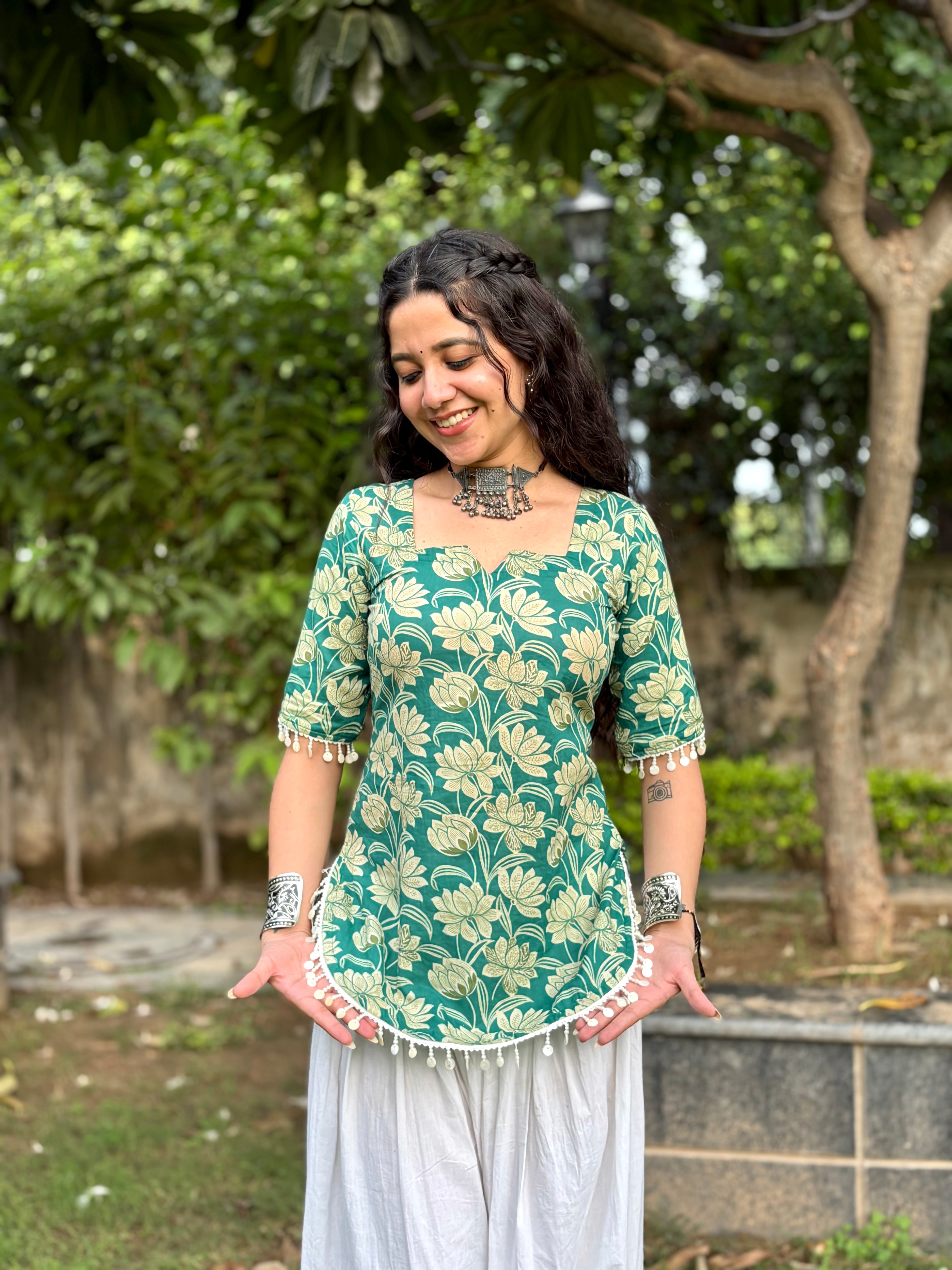 Saavi round hem back bow kurti