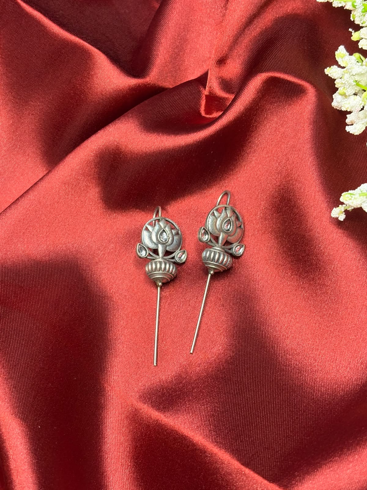 Silver Lotus Earcuff White