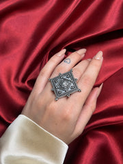 Square shape adjustable ring