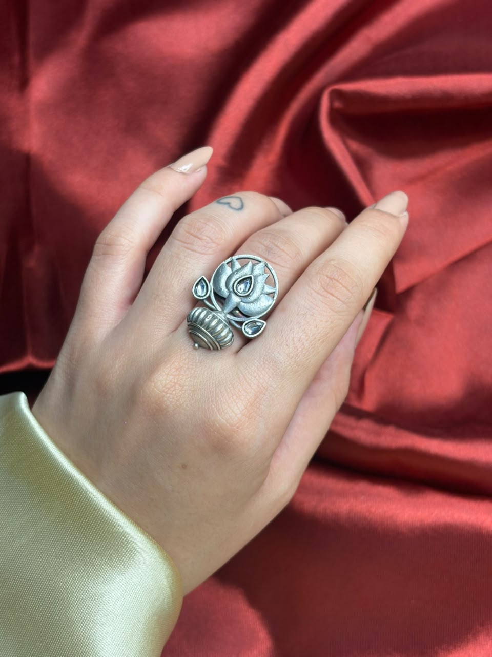 Lotus Adjustable ring - White