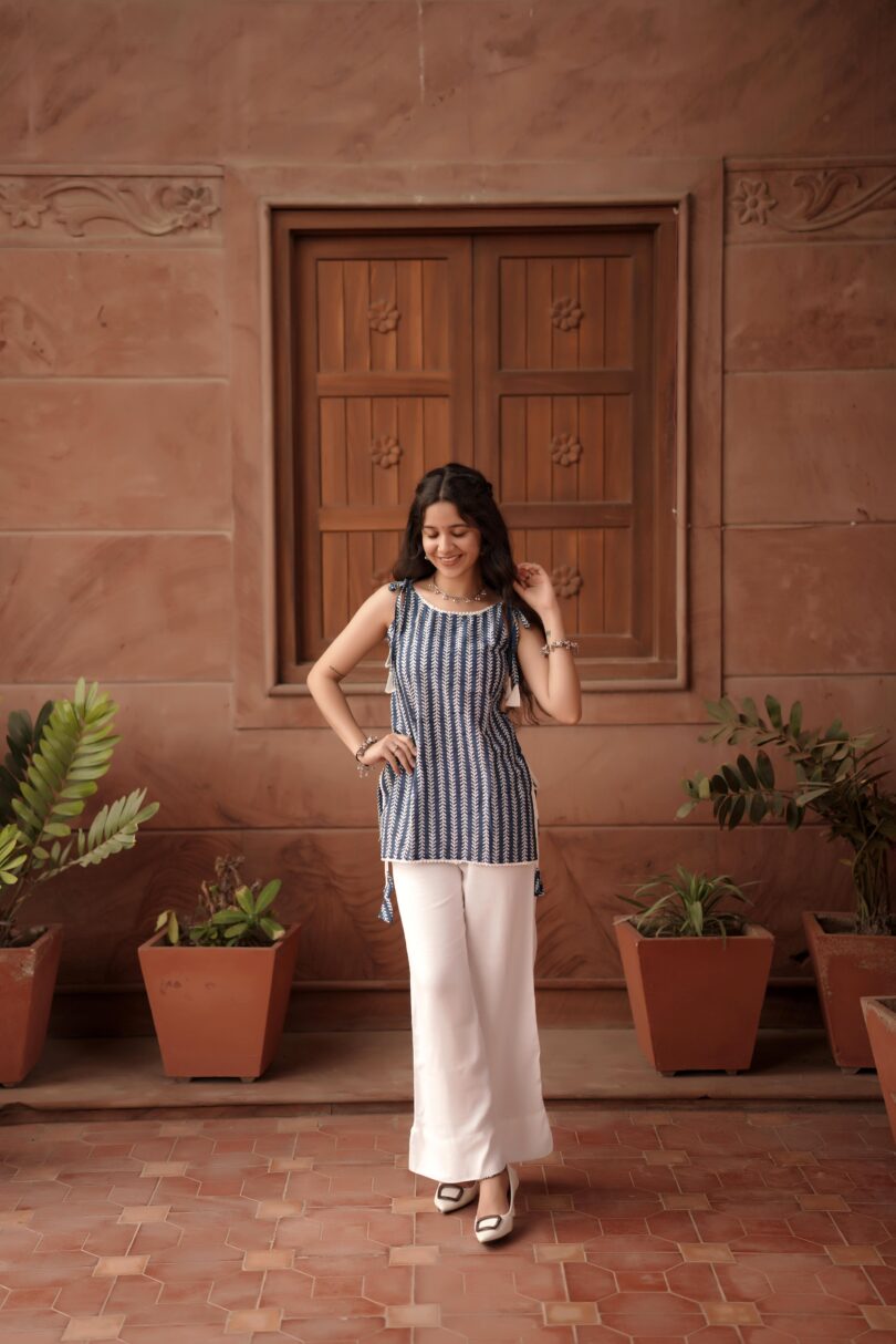 Neel Tie up Sleeveless Kurti - Image 2