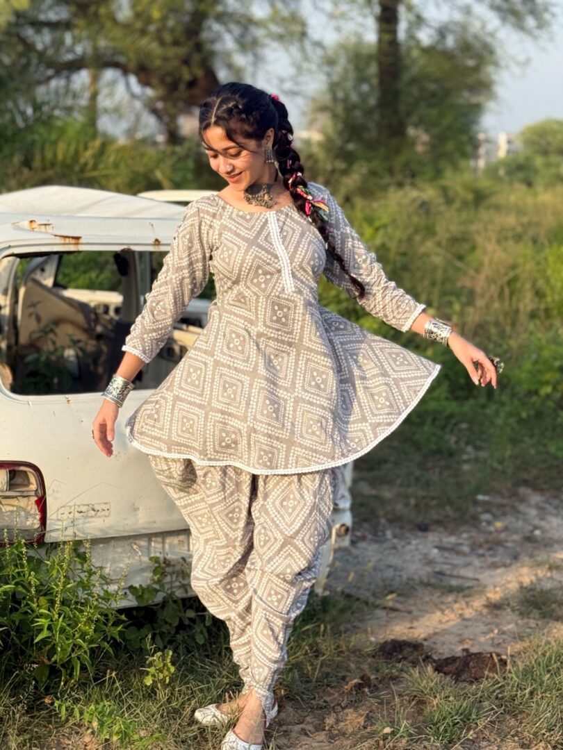 Sadhavi Grey Dhoti-Kurta Set - Image 3