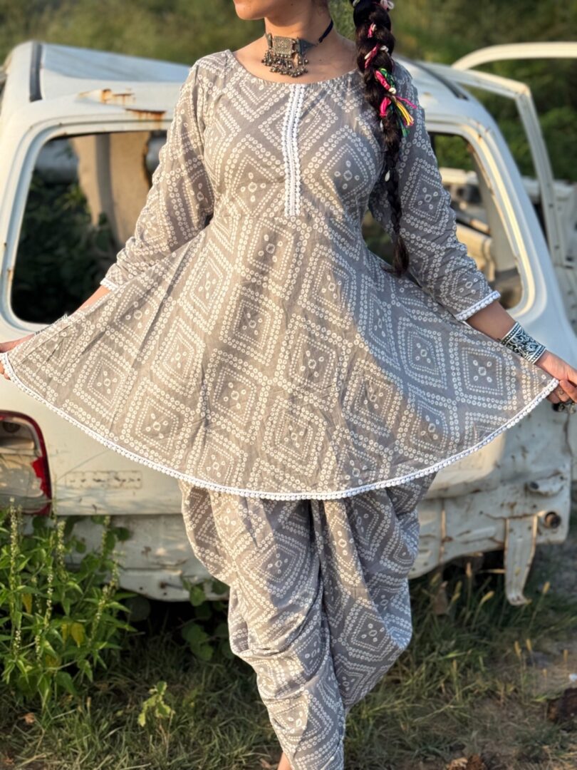 Sadhavi Grey Dhoti-Kurta Set - Image 7